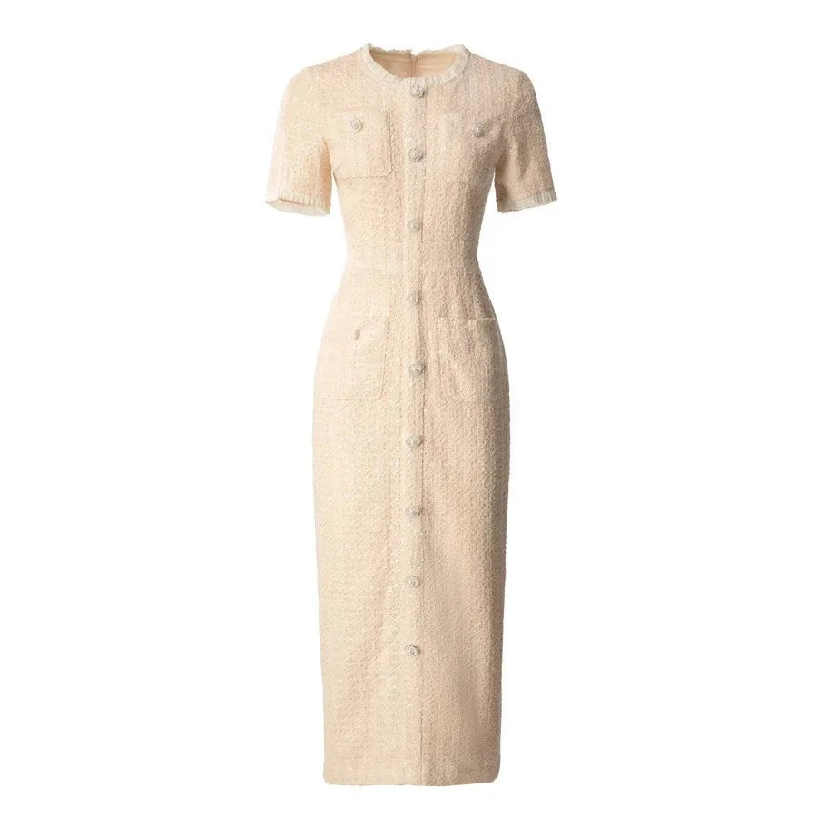 Vestido Preto Elegante com Pedrarias Bordadas à Mão e Cintura Marcada