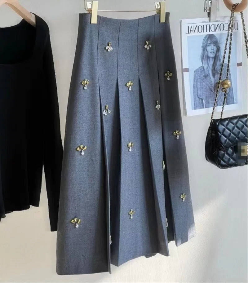 Saia Midi Com pregas Alfaiataria Bordada