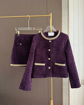 Conjunto em Tweed – Blazer com Aplicações de Strass e Saia Mini Elegante