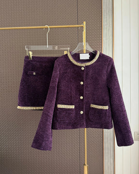 Conjunto em Tweed – Blazer com Aplicações de Strass e Saia Mini Elegante