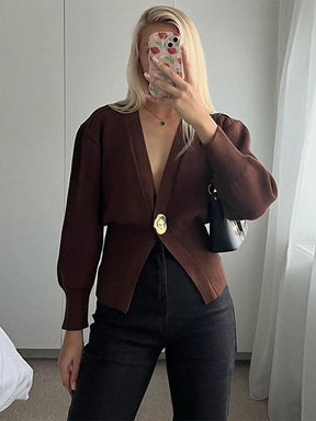 Cardigan Feminino em Tricô com Decote V – Elegância e Conforto