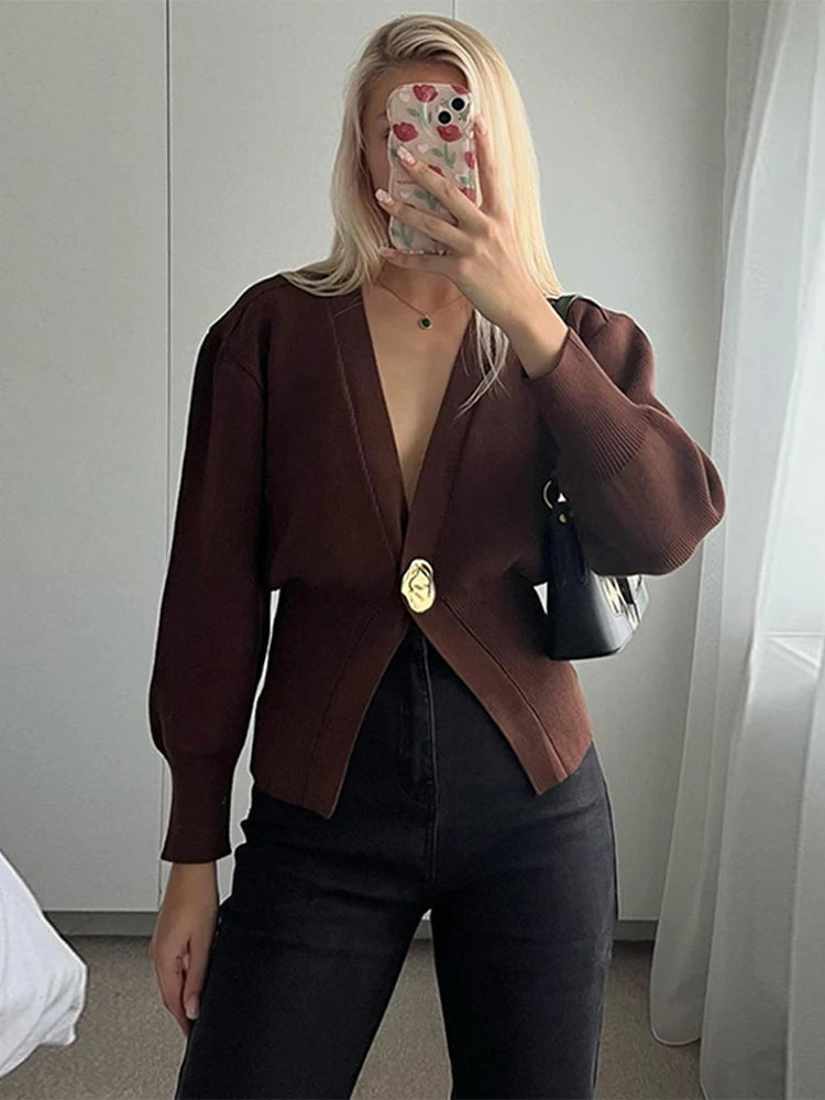 Cardigan Feminino em Tricô com Decote V – Elegância e Conforto