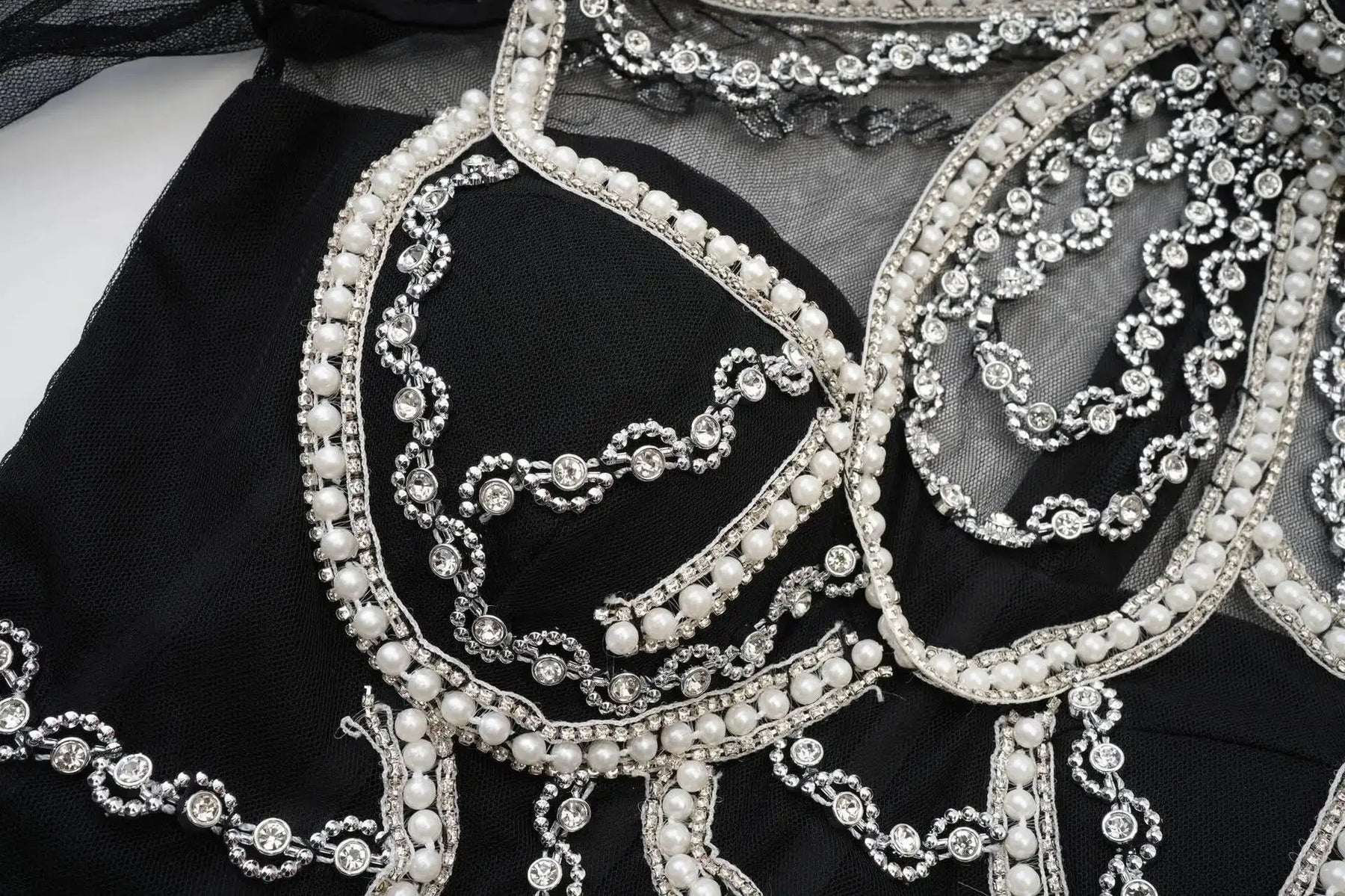 Vestido Longo - Luxo, com Bordado Feito à Mão e Saia em Camadas de Tule