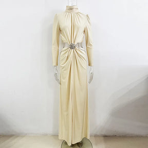 Vestido Longo Detalhes Vazados com Aplicação de Pedrarias e Brilhantes