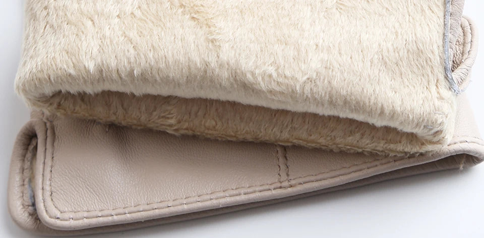Luvas Femininas em Pelica (Couro de Ovelha) com Forro Aveludado e Toque para Tela – Elegância de Inverno