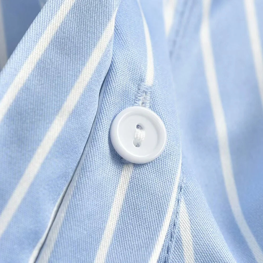 Camisa Listrada  Detalhe Bordado – Design Retrô e Elegância Atemporal