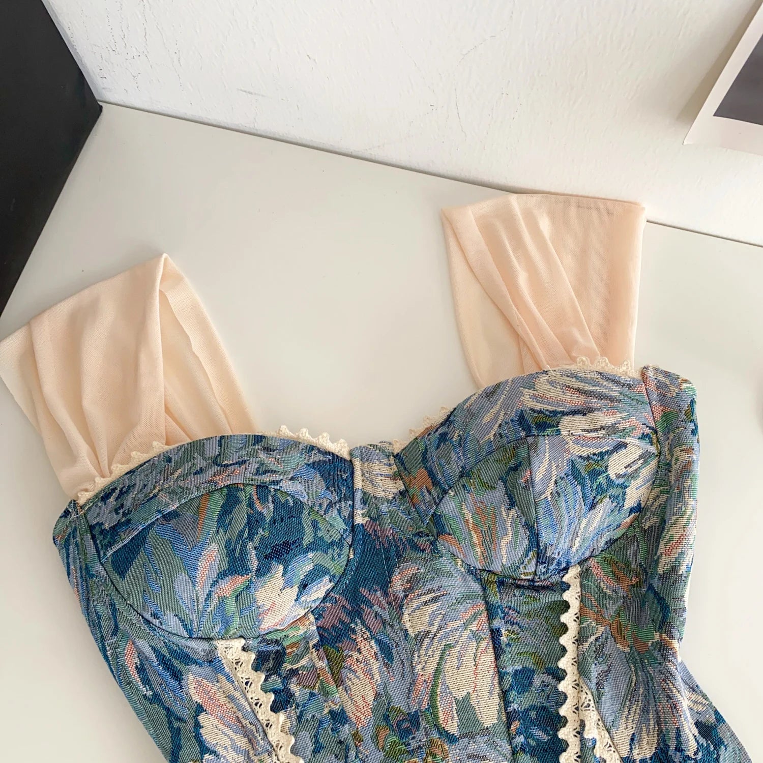 Top de Alças Estampado com Detalhes em Renda