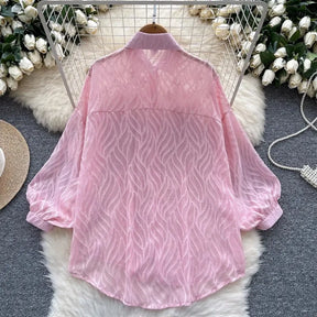 Camisa com Gola Alta, Bordados e Paetês – Elegância com Toque Brilhante