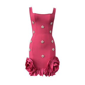Vestido Mini Estruturado com Babados Esculpidos e Cristais Bordados à Mão