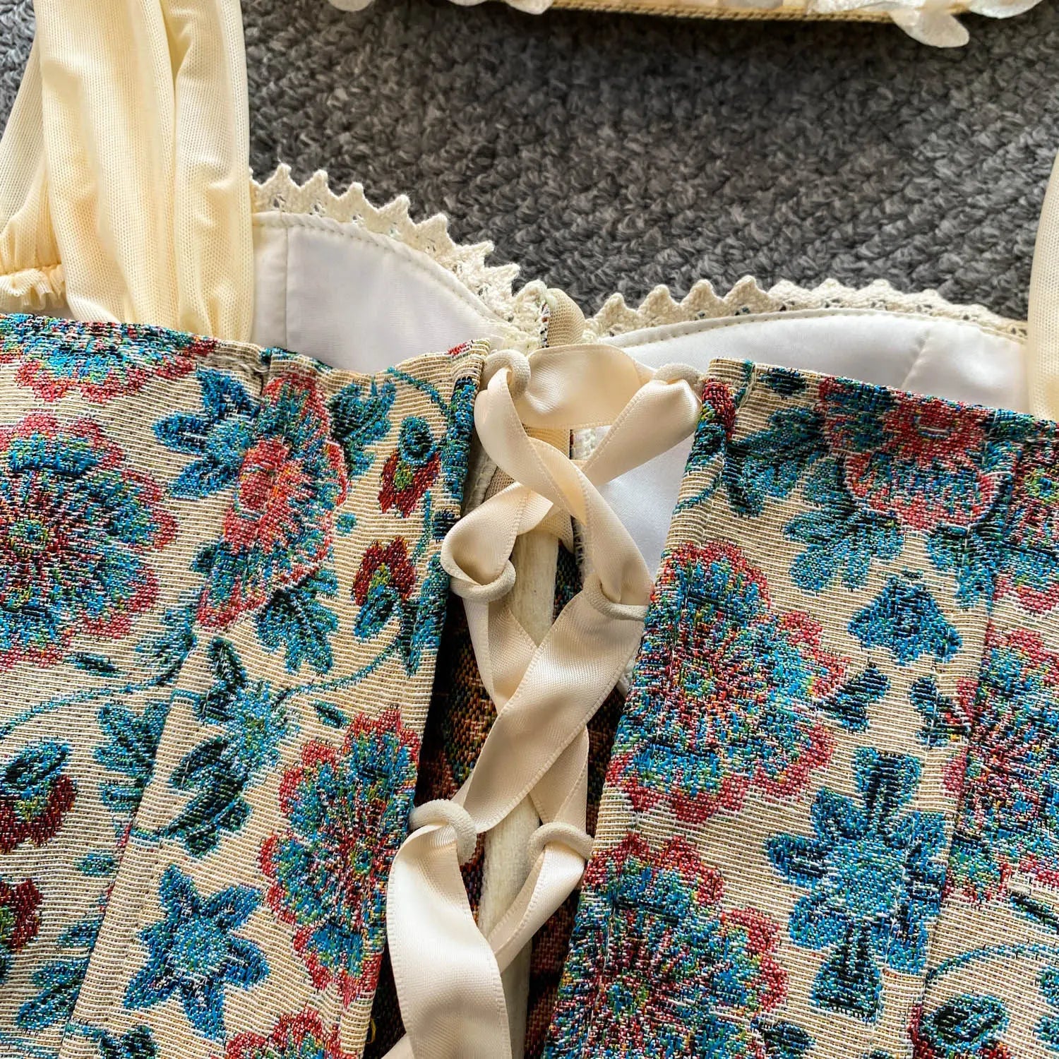Top de Alças Estampado com Detalhes em Renda