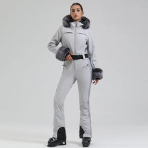 Macacão de Esqui Feminino GSOU SNOW – One Piece Slim, Impermeável, À Prova de Vento, Forrado e com Capuz de Pele