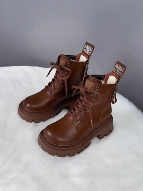 Bota de Neve em Couro com Sola Grossa e Forro de Veludo