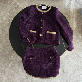 Conjunto em Tweed – Blazer com Aplicações de Strass e Saia Mini Elegante