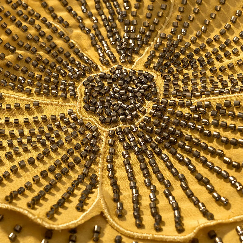 Vestido Longo Elegante com Detalhe de Flor Bordado a Mão