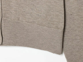 Casaco de Malha Fina com Acabamento em Renda – Estilo Clássico