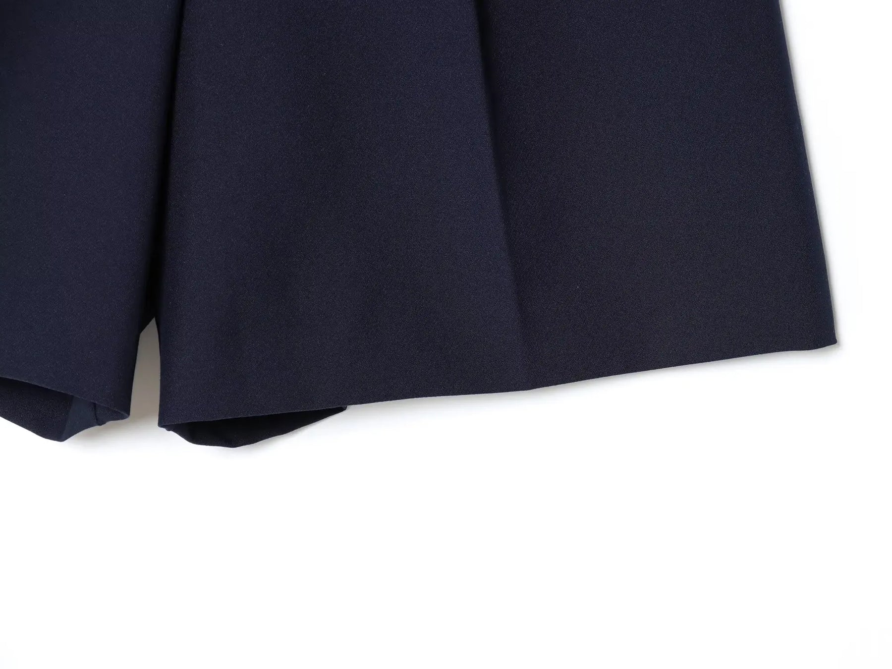 Conjunto – Shorts e Blusa Sem Mangas, Gola Redonda com Detalhes e Shorts de Cintura Alta com Bolsos Laterais