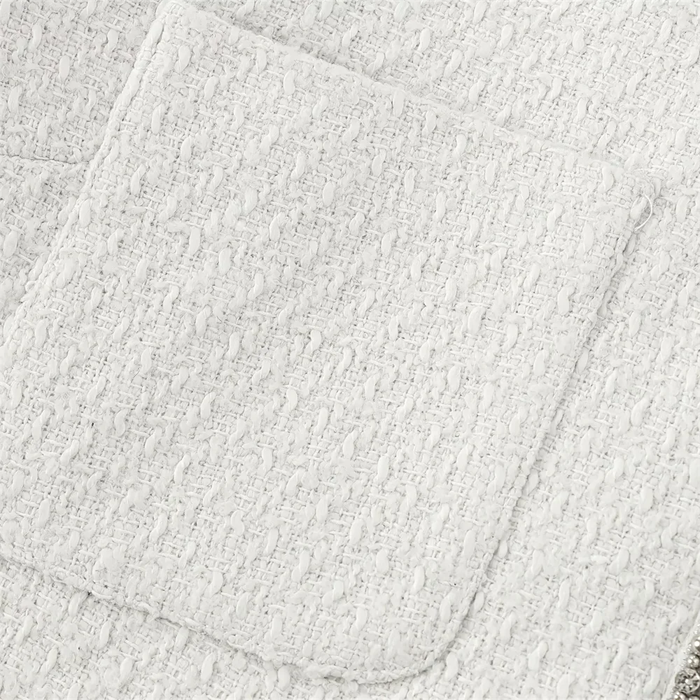 Conjunto Elegante Tweed com Cardigan Bordado em Strass e Saia de Cintura Alta