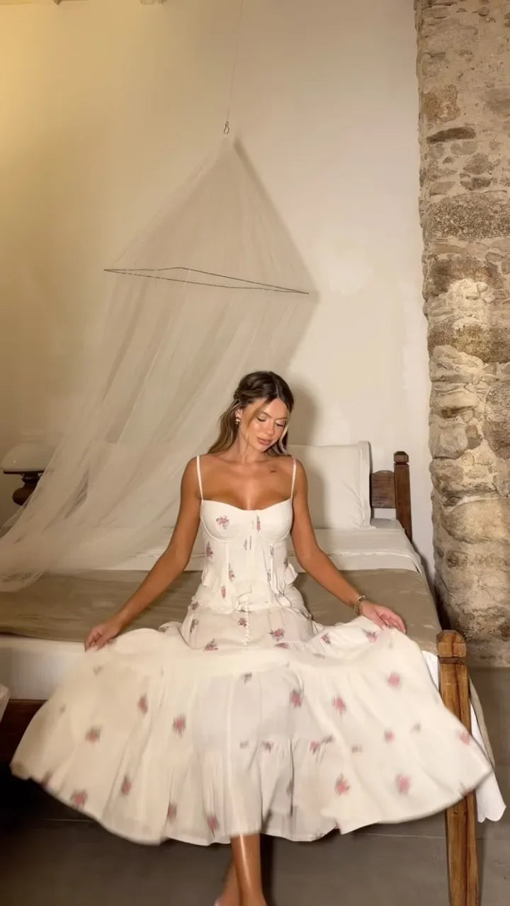 Conjunto de Corset Floral e Saia Longa em Camadas de Caimento Fluido