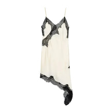 Vestido Mini em Cetim com Renda – Elegância Assimétrica e Sensualidade Delicada