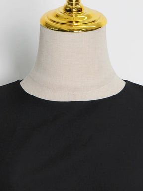 Blusa Minimalista com Plumas – Estilo e Sofisticação