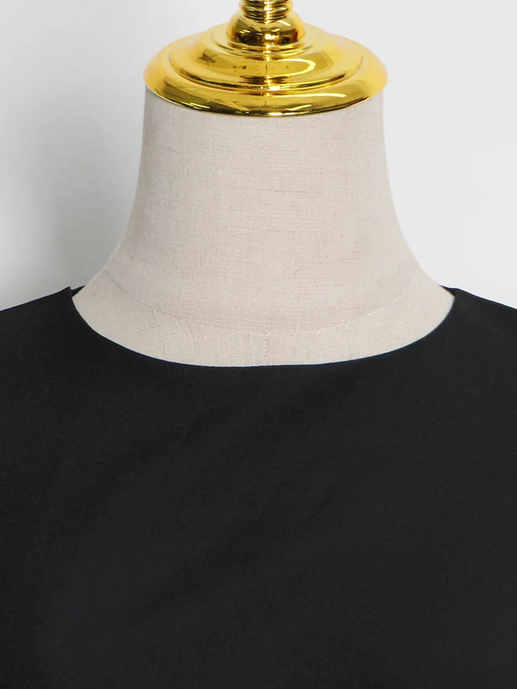 Blusa Minimalista com Plumas – Estilo e Sofisticação