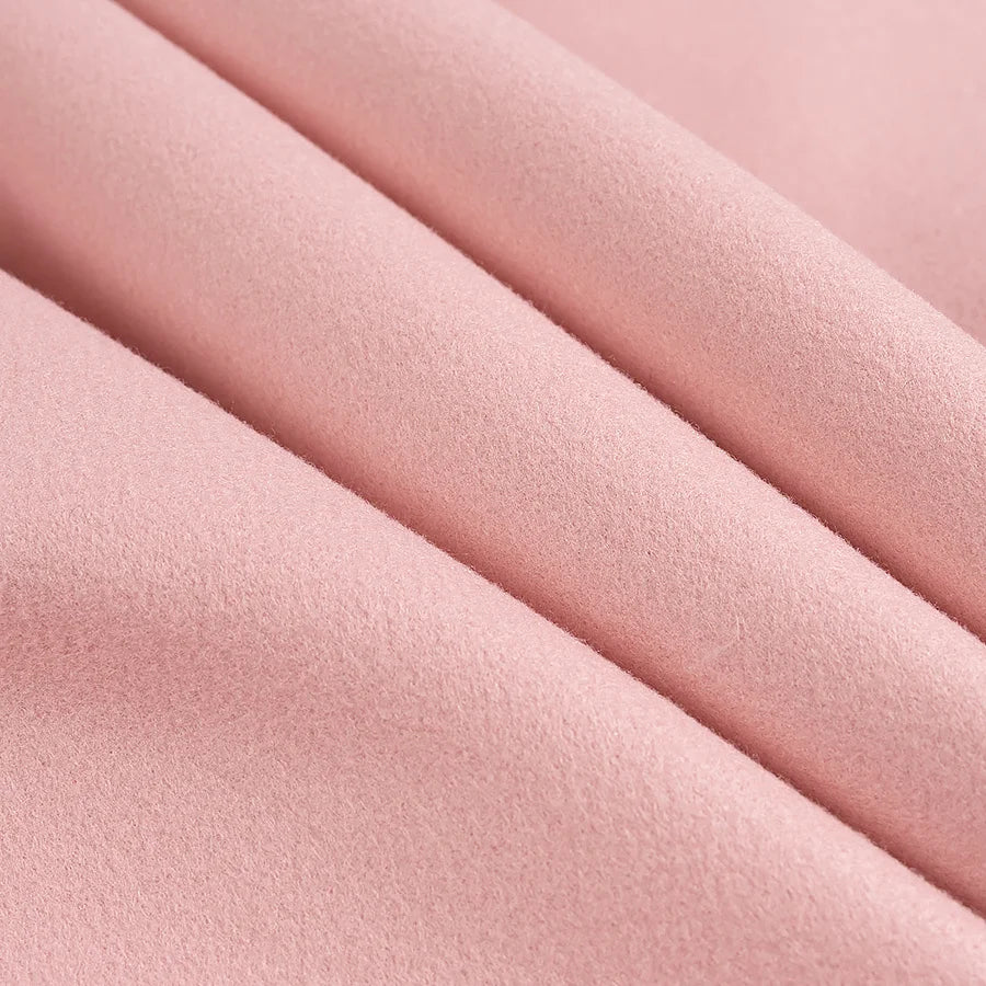 Casaco Longo Clássico: Elegância em Lã e Modelagem Ajustada