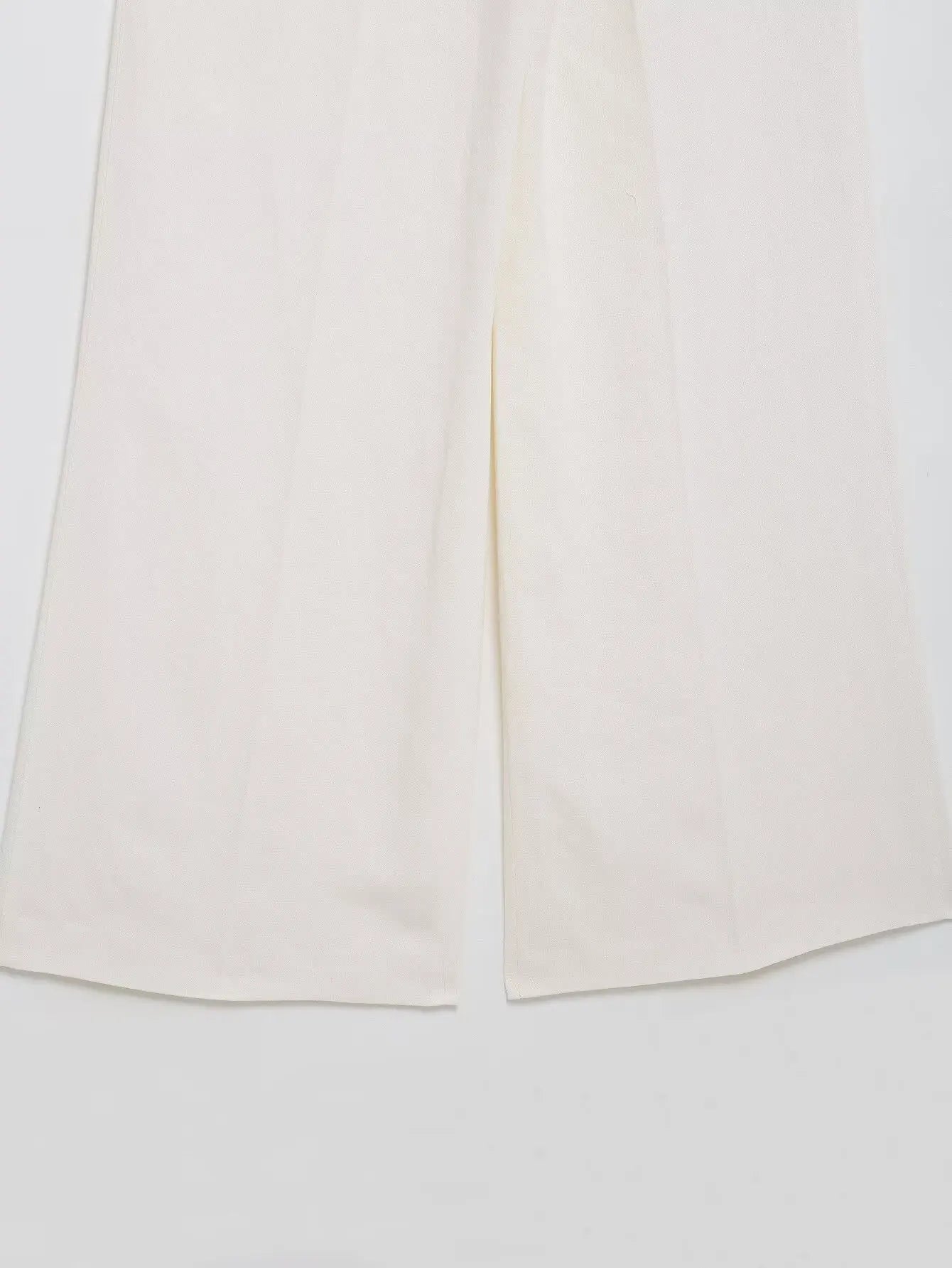 Conjunto de Blazer com Laço e Calça Cintura Alta – Elegância Sofisticada para a Meia-Estação