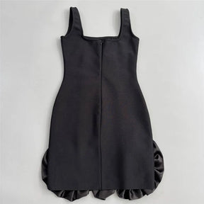 Vestido Mini Estruturado com Babados Esculpidos e Cristais Bordados à Mão