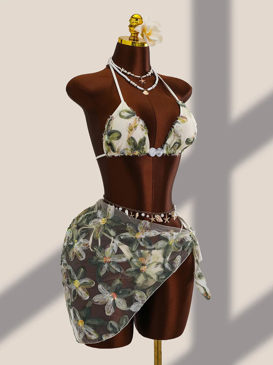 Conjunto de Praia de Três Peças com Flor Saia Fluida Transparente