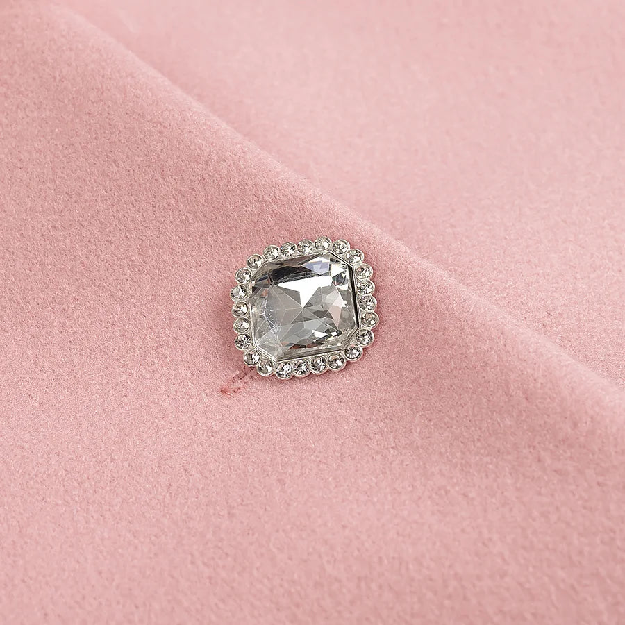 Casaco Longo Clássico: Elegância em Lã e Modelagem Ajustada