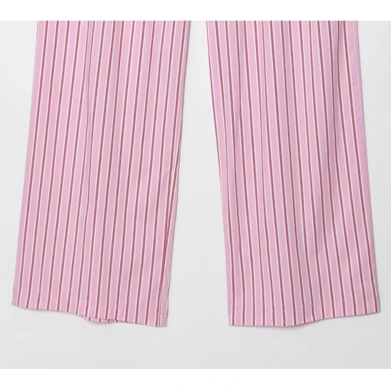 Conjunto Listrado com Top Laço e Calça de Alfaiataria – Elegância Leve para o Verão