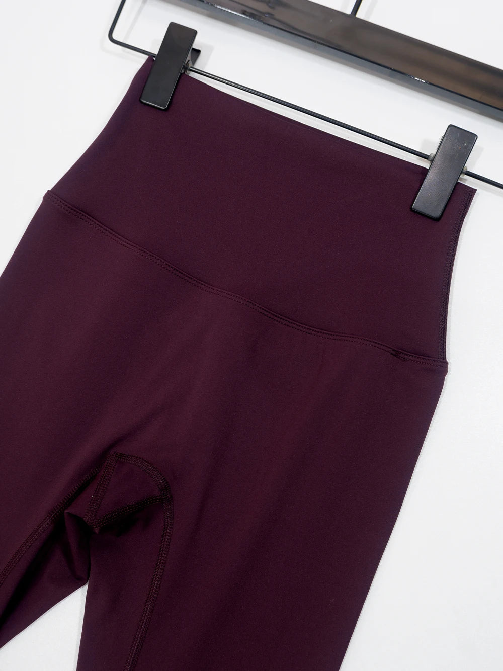 Conjunto Esportivo Feminino com Zíper Dourado e Calça Modeladora