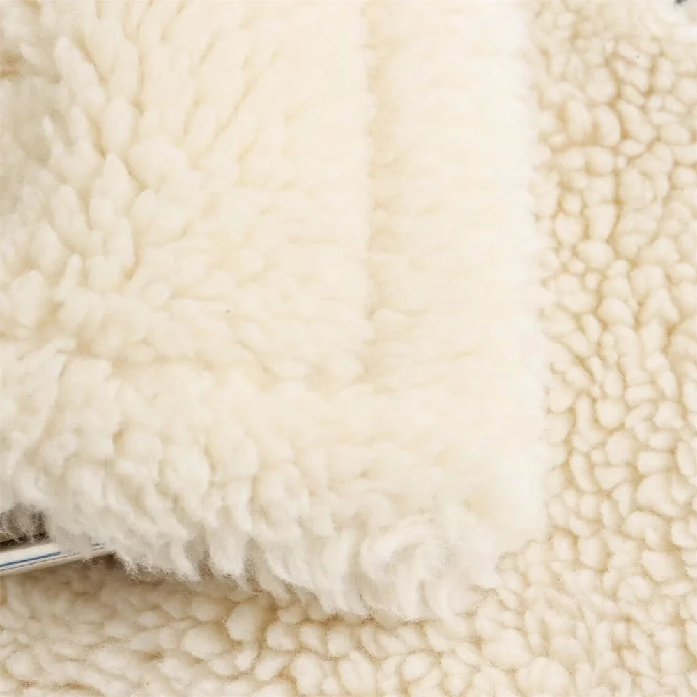 Jaqueta Feminina – Efeito Pele Sofisticado com Detalhes em Pelo