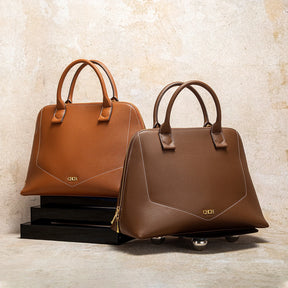 Bolsa CHCH Estruturada de Ombro com Amplo Espaço Interno e Acabamento Sofisticado