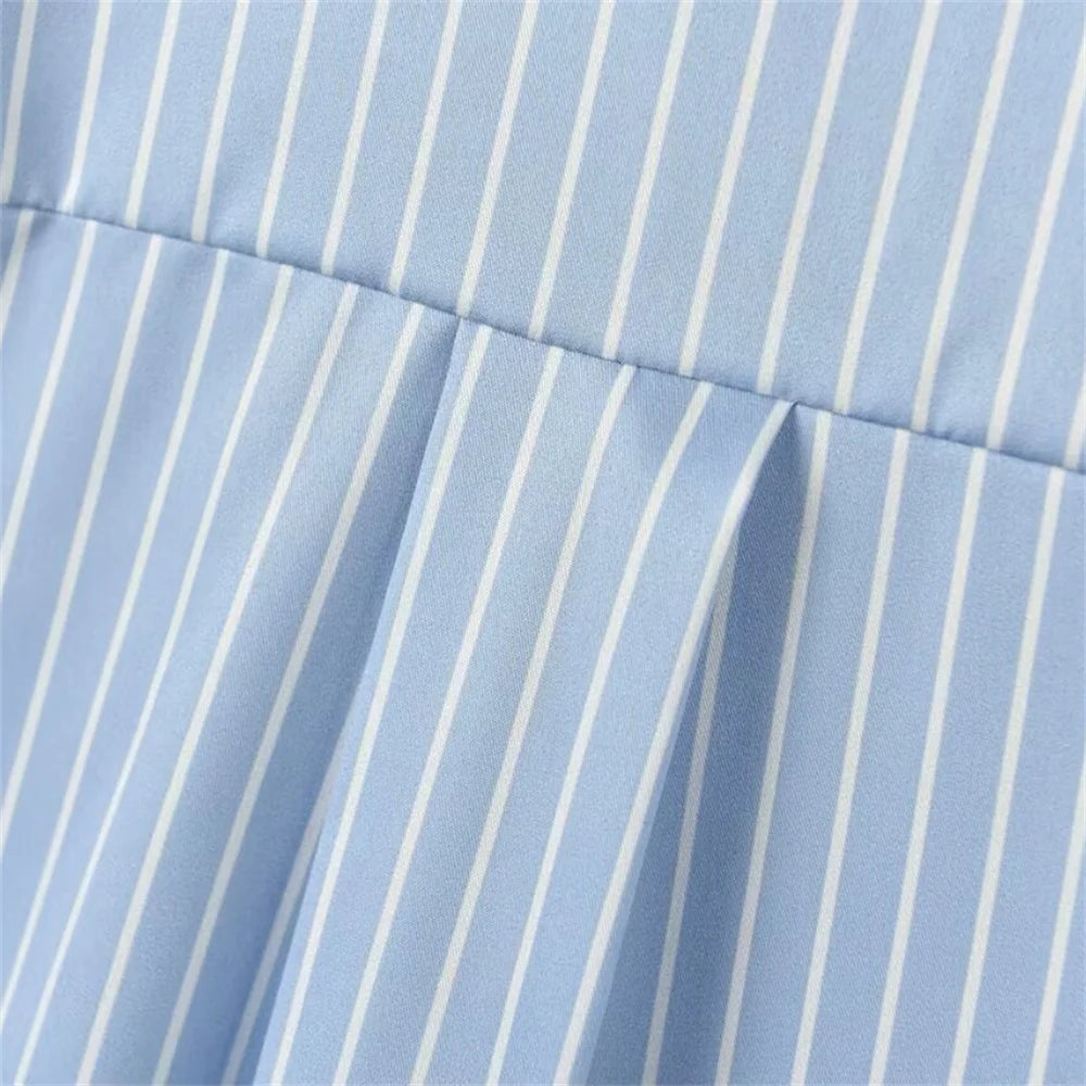 Camisa Listrada  Detalhe Bordado – Design Retrô e Elegância Atemporal