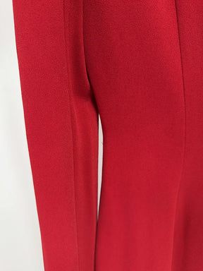 Vestido Longo de Luxo com Capa e Detalhes Reluzentes