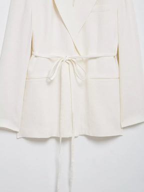 Conjunto de Blazer com Laço e Calça Cintura Alta – Elegância Sofisticada para a Meia-Estação