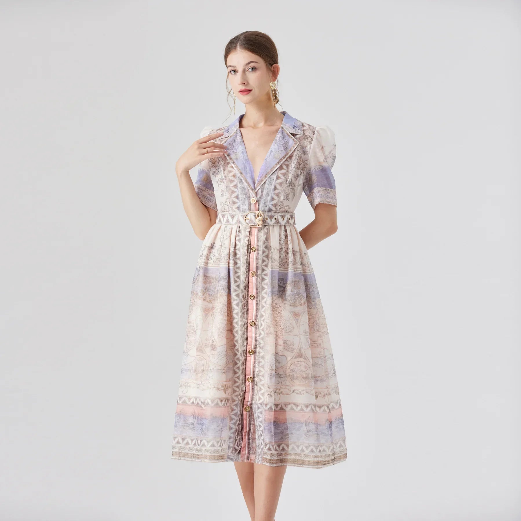 Vestido Estampado, Cintura Marcada e Cinto Elegante
