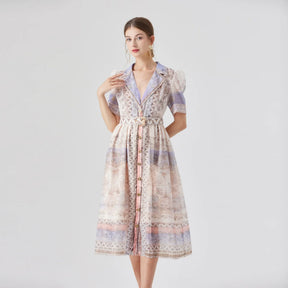 Vestido Estampado, Cintura Marcada e Cinto Elegante