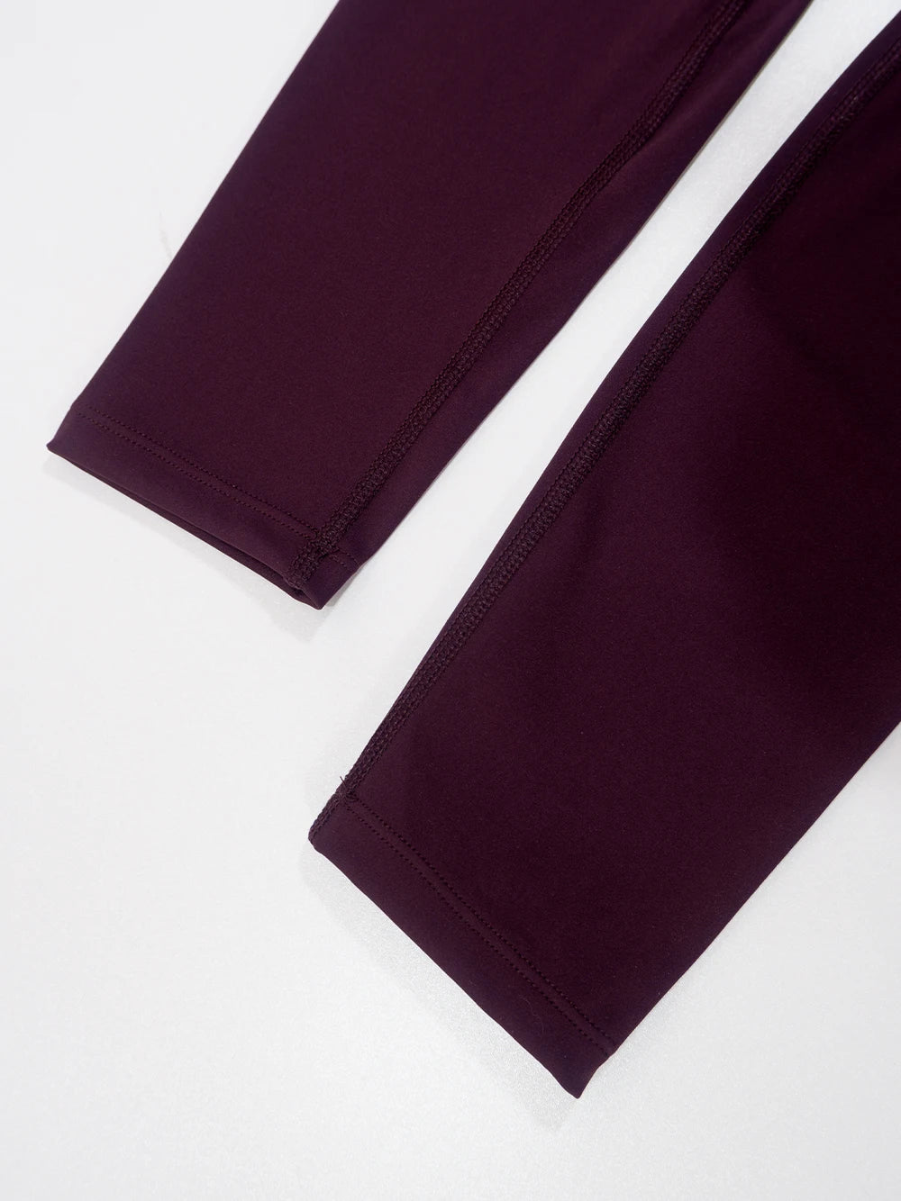 Conjunto Esportivo Feminino com Zíper Dourado e Calça Modeladora