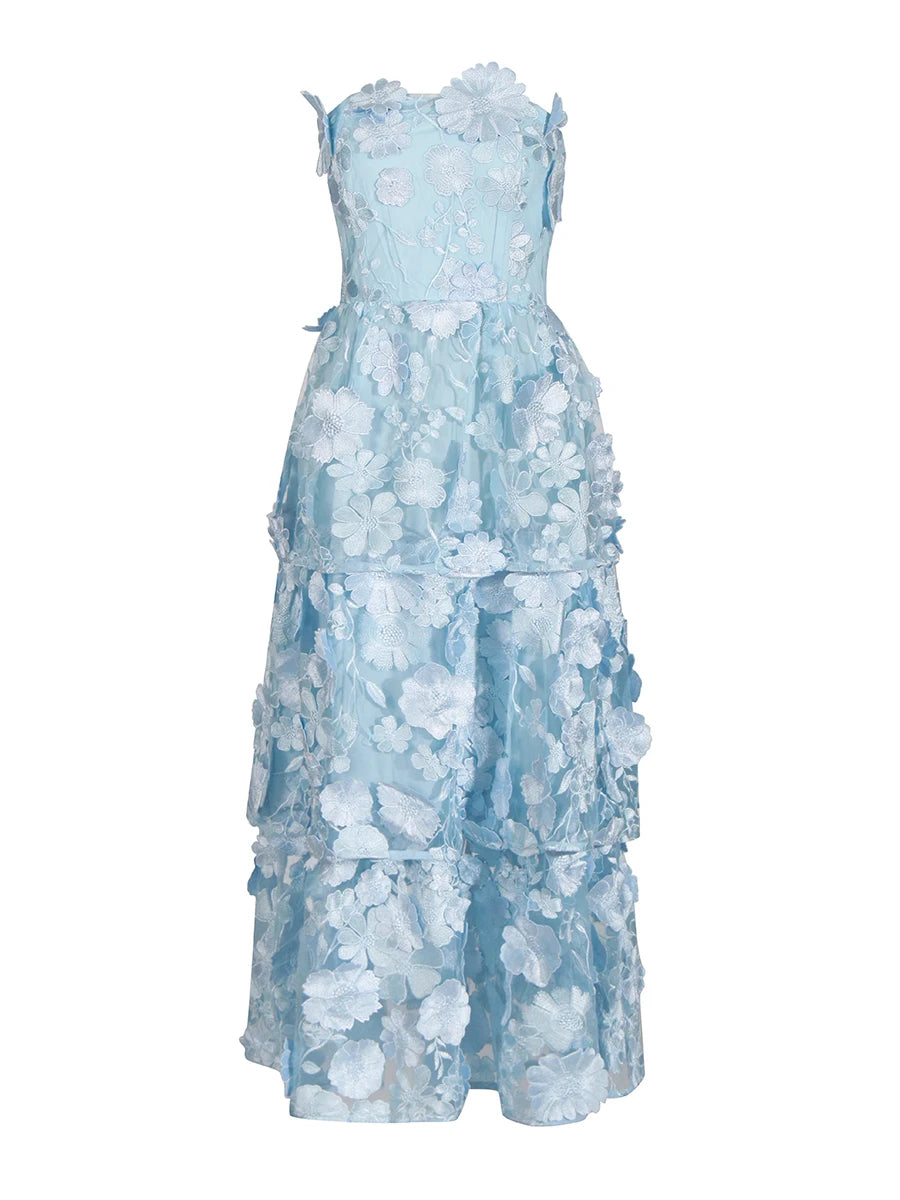 Vestido em Camadas de Alta Alfaiataria com Aplique Chic e Cintura Alta