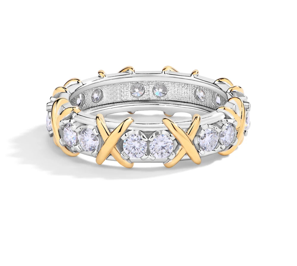 Anel Cravejado com Zircônias e Prata S925 – Elegância e Sofisticação