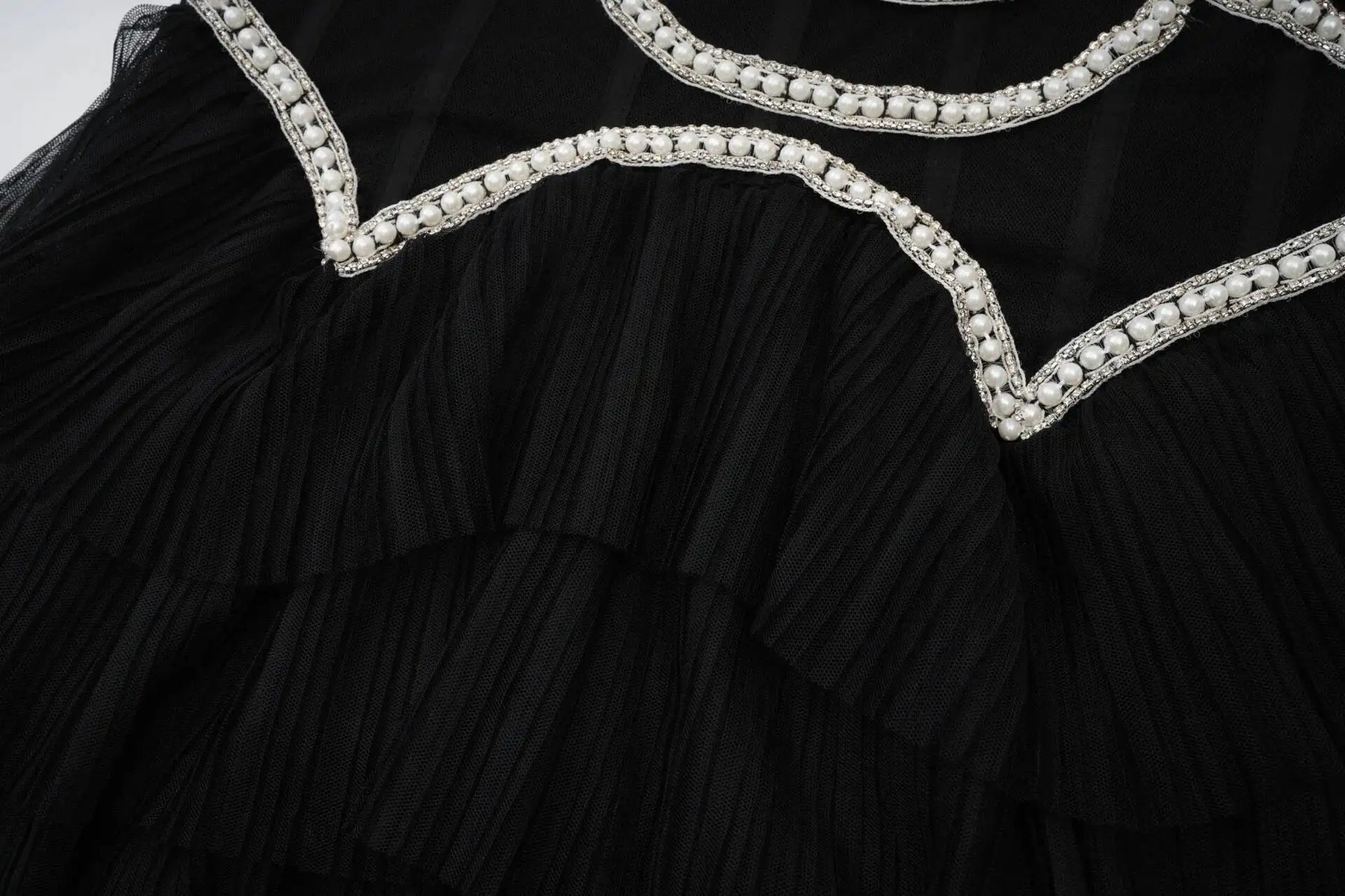 Vestido Longo - Luxo, com Bordado Feito à Mão e Saia em Camadas de Tule