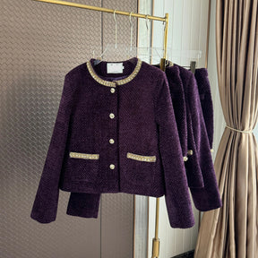 Conjunto em Tweed – Blazer com Aplicações de Strass e Saia Mini Elegante