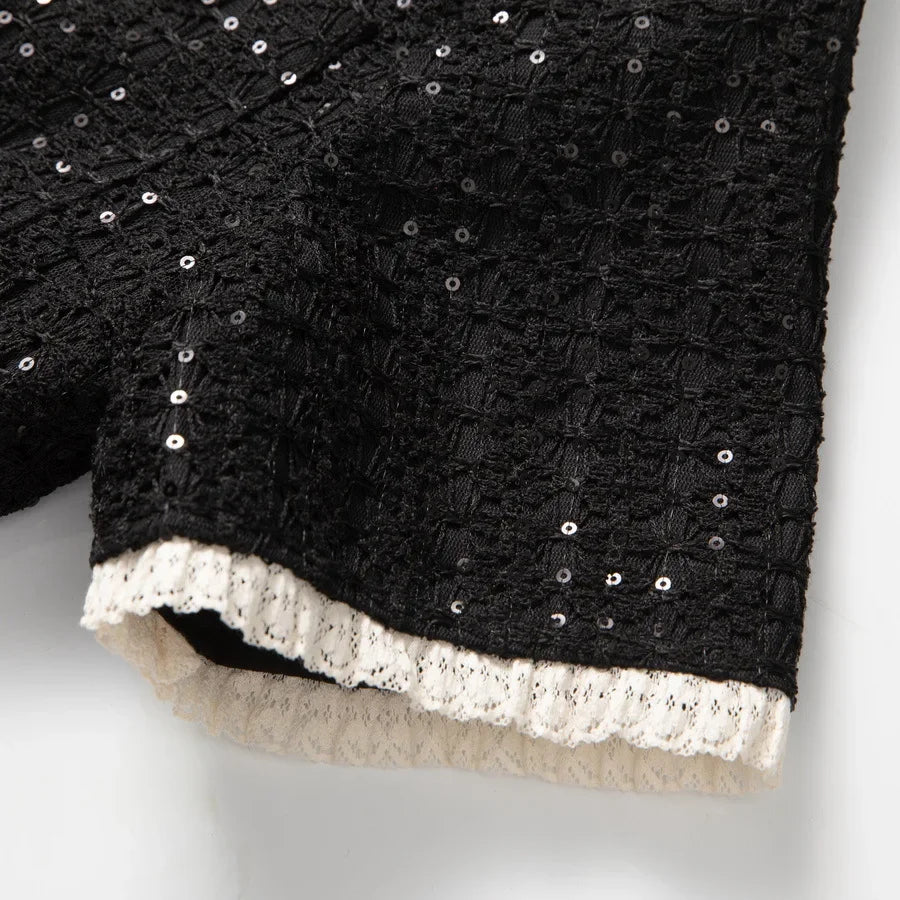 Vestido Preto Elegante com Pedrarias Bordadas à Mão e Cintura Marcada
