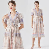 Vestido Estampado, Cintura Marcada e Cinto Elegante