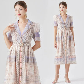 Vestido Estampado, Cintura Marcada e Cinto Elegante