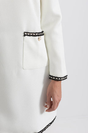 Vestido Com Detalhes Bordados na Gola e Bolso