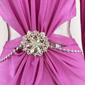 Vestido Longo Detalhes Vazados com Aplicação de Pedrarias e Brilhantes