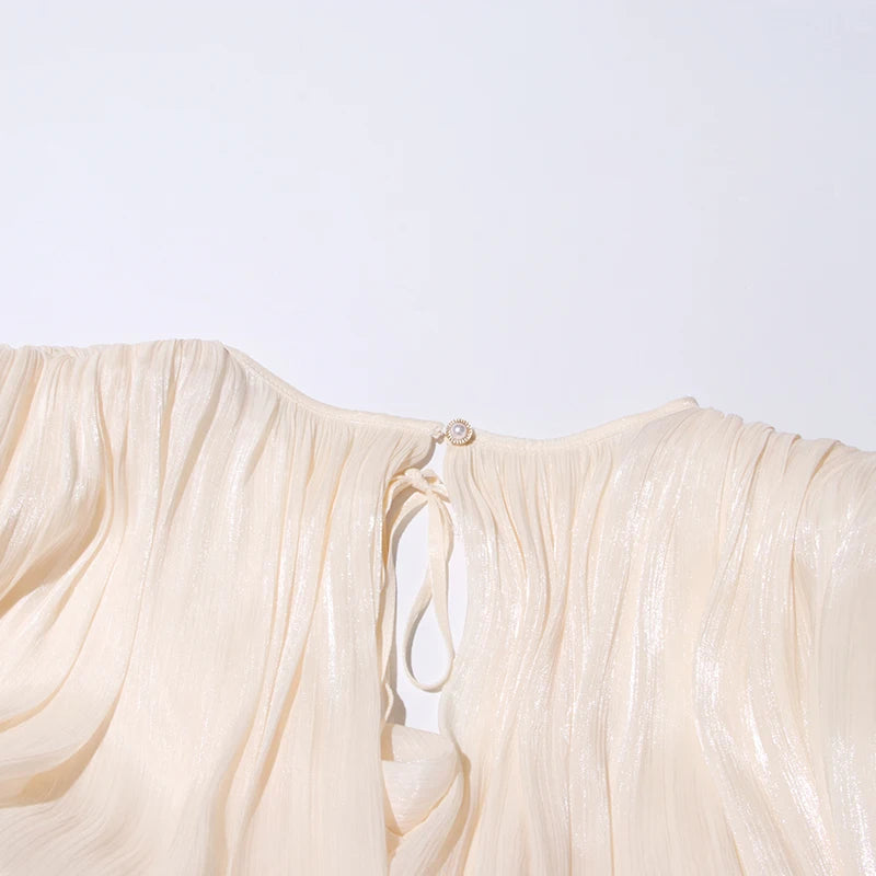 Vestido Mini com Babados, Mangas Longas e Silhueta Fluida